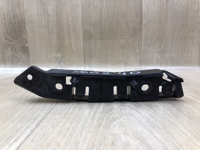 Кронштейн переднего бампера (на крыле) правый FORD FOCUS 10-18 2.0 C20HDEX