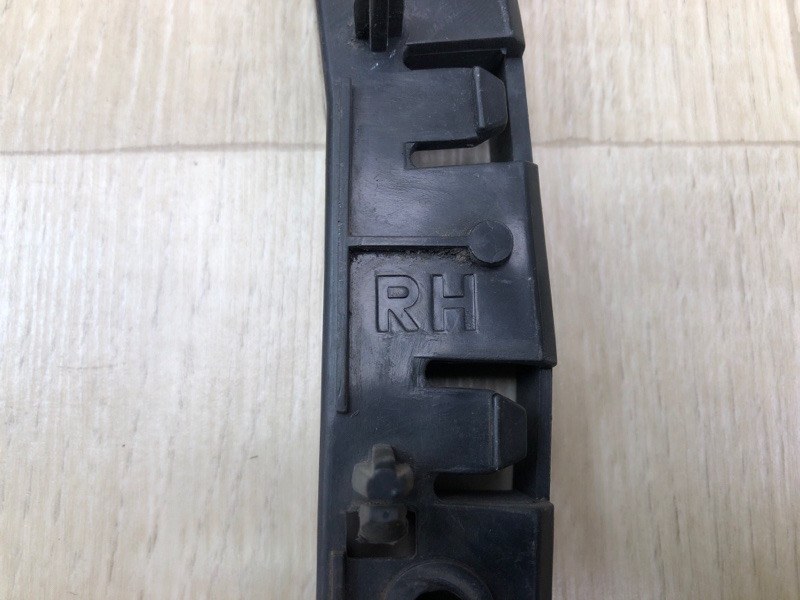 Кронштейн переднего бампера (на крыле) правый FOCUS 10-18 2014 2.0 C20HDEX