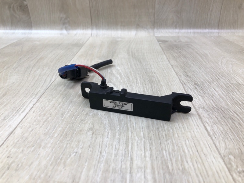 Запчасть антенна KIA SOUL PS 13-19 2017 ELECTRIC 95420-A7200 Б/У Антенна KIA SOUL PS 13-19 2017 ELECTRIC 95420-A7200 Б/У