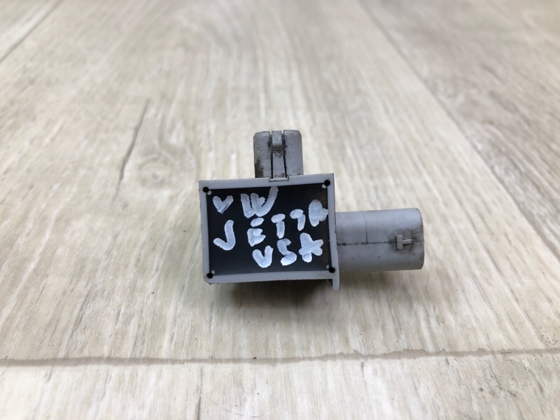 Датчик удара передний JETTA USA 10-17