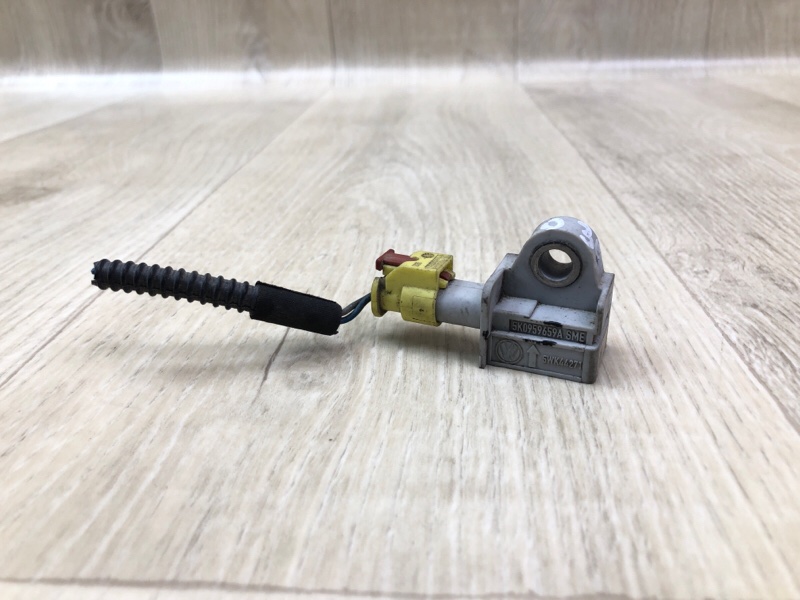 Датчик удара передний VOLKSWAGEN JETTA USA 10-17 5K0 959 659 A Б/У