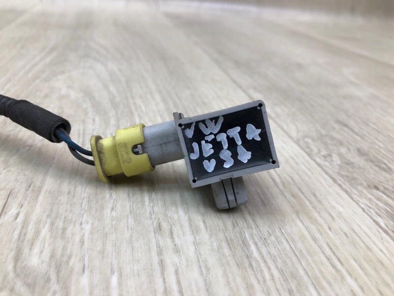 Датчик удара передний VOLKSWAGEN JETTA USA 10-17