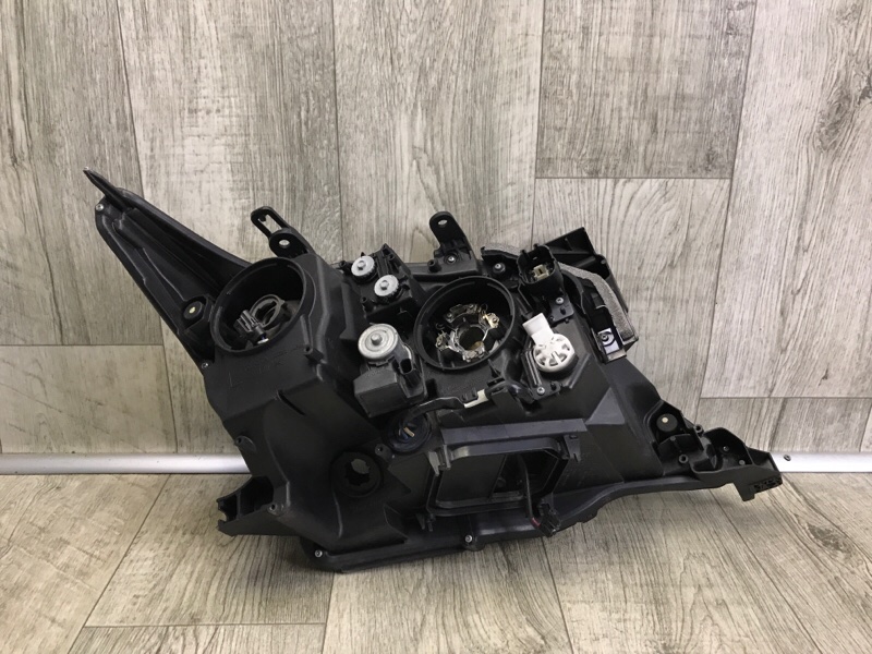 Фара левая LX570 07-15 Фара левая LX570 07-15