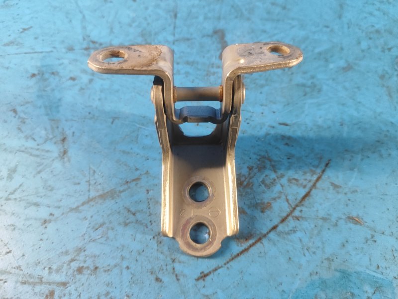 Петля двери верхняя передняя правая NISSAN X-TRAIL/ROGUE T33 20- 2.5 PR25DD