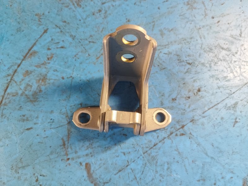 Петля двери нижняя передняя правая X-TRAIL/ROGUE T33 20- 2021 2.5 PR25DD