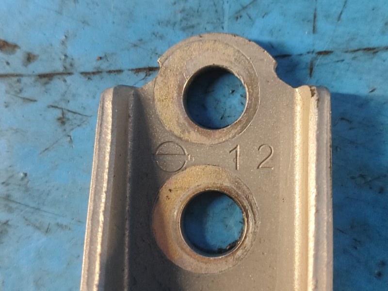 Петля двери нижняя передняя правая X-TRAIL/ROGUE T33 20- 2021 2.5 PR25DD