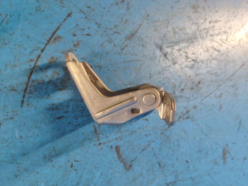 Петля двери верхняя передняя левая NISSAN X-TRAIL/ROGUE T33 20- 2.5 PR25DD