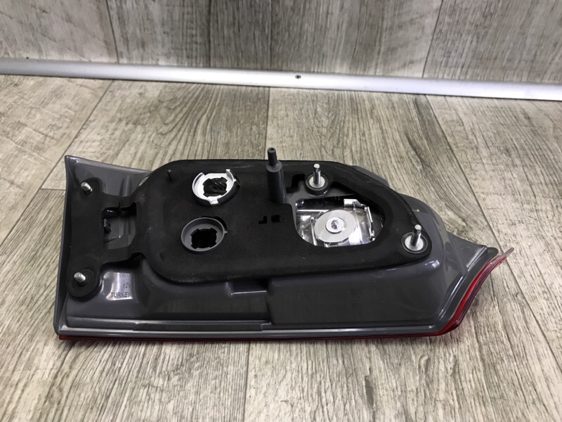 Фонарь внутренний правый COROLLA 12-19 E180 Фонарь внутренний правый COROLLA 12-19 E180