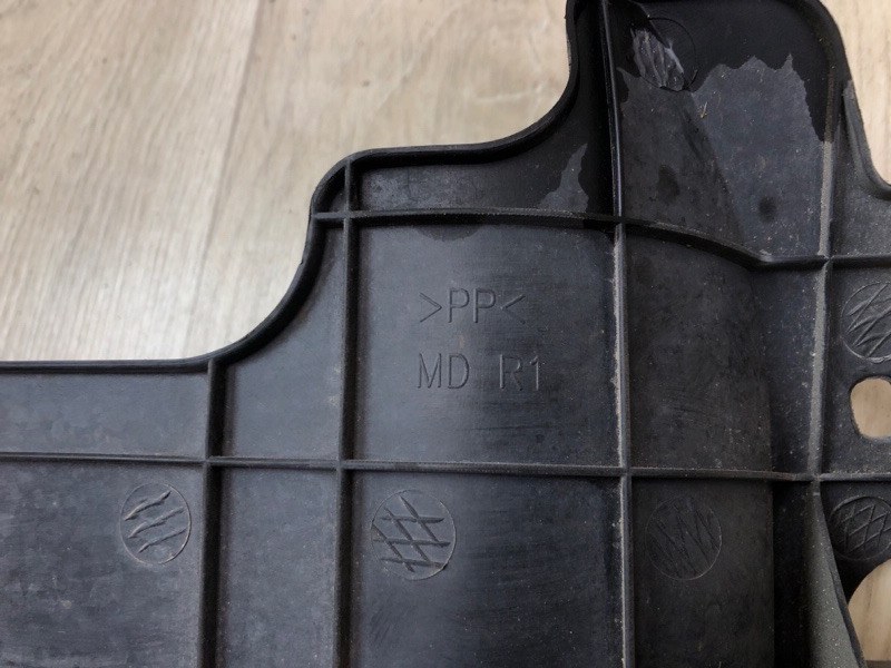 Дефлектор радиатора правый ELANTRA MD 10-15