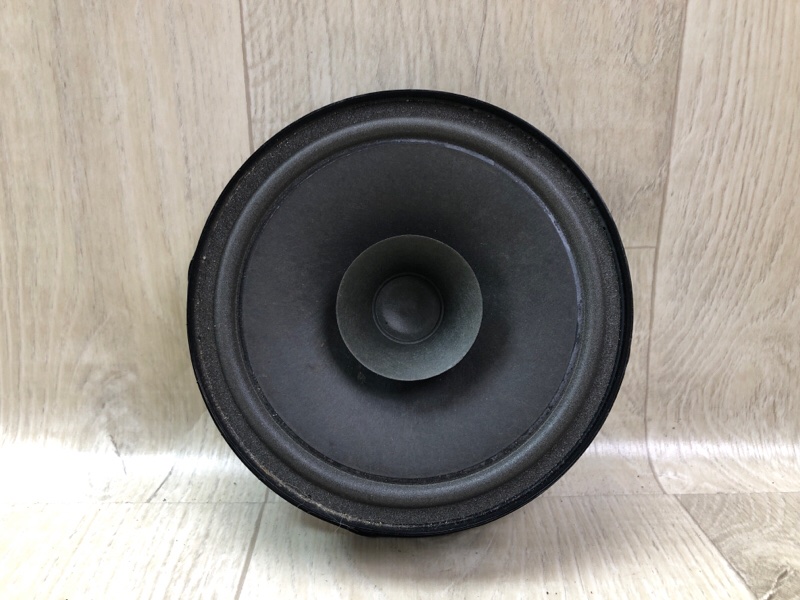 Запчасть динамик задний правый VOLKSWAGEN JETTA USA 10-17 2.5 5C6 035 710 A Б/У Динамик задний правый VOLKSWAGEN JETTA USA 10-17 2.5 5C6 035 710 A Б/У