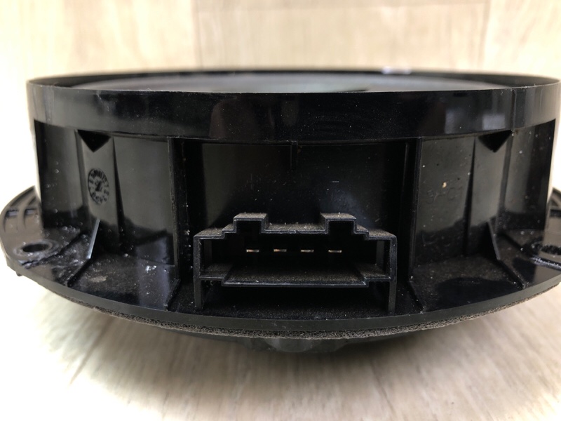 Динамик задний правый JETTA USA 10-17 2.5 Динамик задний правый JETTA USA 10-17 2.5