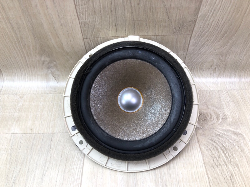 Запчасть динамик передний правый HYUNDAI VELOSTER 11-18 2013 1.6 G4FD 96330-2V100 Б/У Динамик передний правый HYUNDAI VELOSTER 11-18 2013 1.6 G4FD 96330-2V100 Б/У