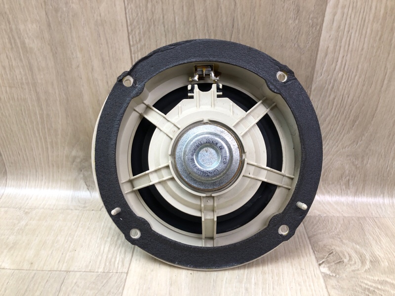 Динамик передний правый VELOSTER 11-18 2013 1.6 G4FD Динамик передний правый VELOSTER 11-18 2013 1.6 G4FD