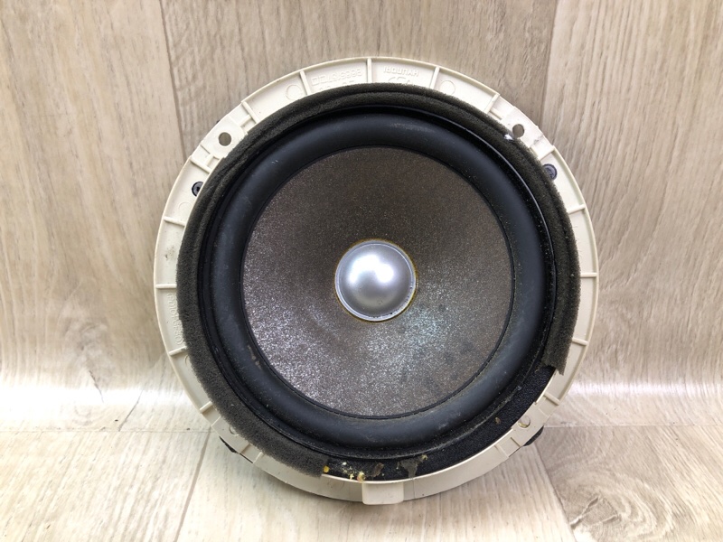 Запчасть динамик задний правый HYUNDAI VELOSTER 11-18 2013 1.6 G4FD 96330-2V100 Б/У Динамик задний правый HYUNDAI VELOSTER 11-18 2013 1.6 G4FD 96330-2V100 Б/У