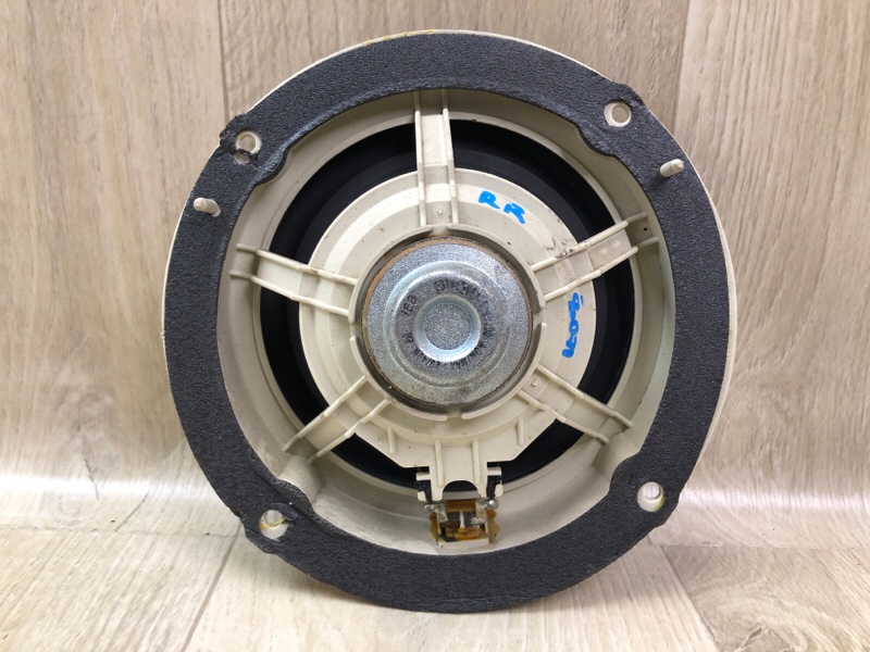 Динамик задний правый VELOSTER 11-18 2013 1.6 G4FD Динамик задний правый VELOSTER 11-18 2013 1.6 G4FD