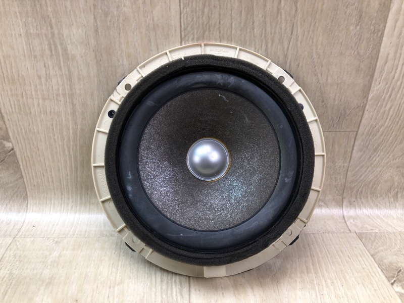 Запчасть динамик передний правый HYUNDAI VELOSTER 11-18 2012 1.6 G4FD 96330-2V100 Б/У Динамик передний правый HYUNDAI VELOSTER 11-18 2012 1.6 G4FD 96330-2V100 Б/У