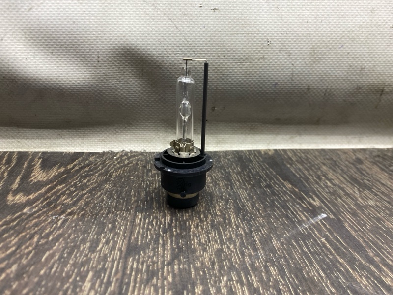 Лампа ксенон TOYOTA 85122 Б/У