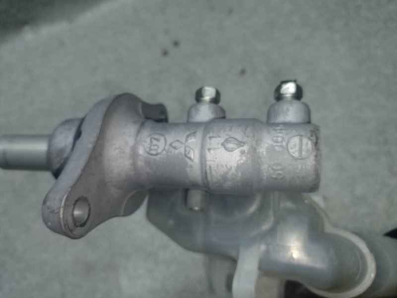 Главный тормозной цилиндр OUTLANDER XL 05-13 2007 3.0 6B31 Главный тормозной цилиндр OUTLANDER XL 05-13 2007 3.0 6B31