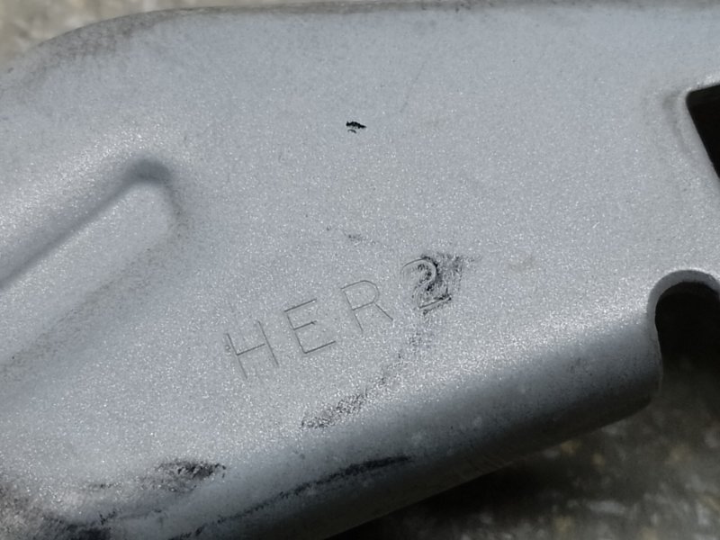 Петля капота правая OUTLANDER XL 05-13 2007 3.0 6B31 Петля капота правая OUTLANDER XL 05-13 2007 3.0 6B31