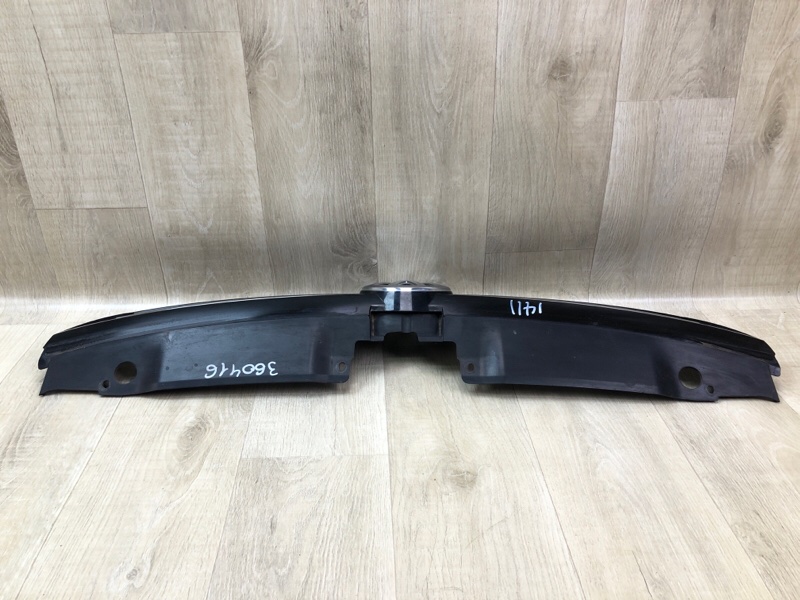 Решетка радиатора JETTA USA 10-17