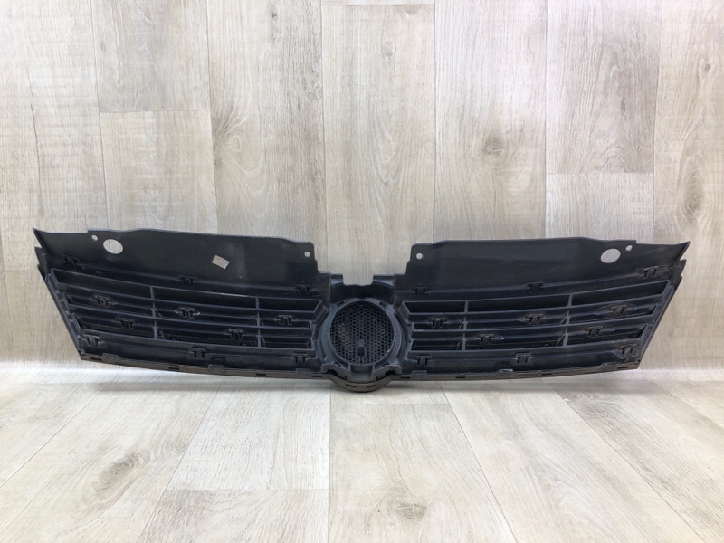 Решетка радиатора JETTA USA 10-17