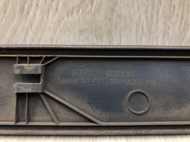 Накладка двери передняя левая TUCSON TL 15-20 2015 G4FJ 1.6 Накладка двери передняя левая TUCSON TL 15-20 2015 G4FJ 1.6