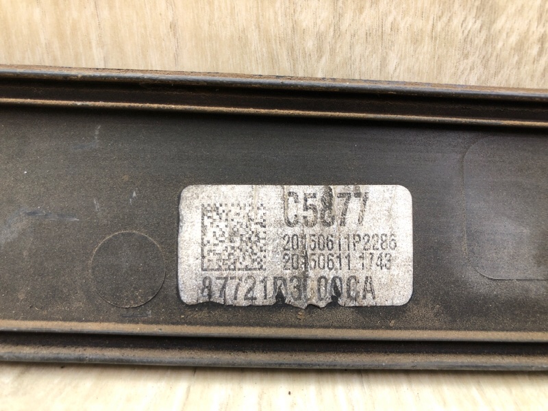 Накладка двери передняя левая TUCSON TL 15-20 2015 G4FJ 1.6 Накладка двери передняя левая TUCSON TL 15-20 2015 G4FJ 1.6