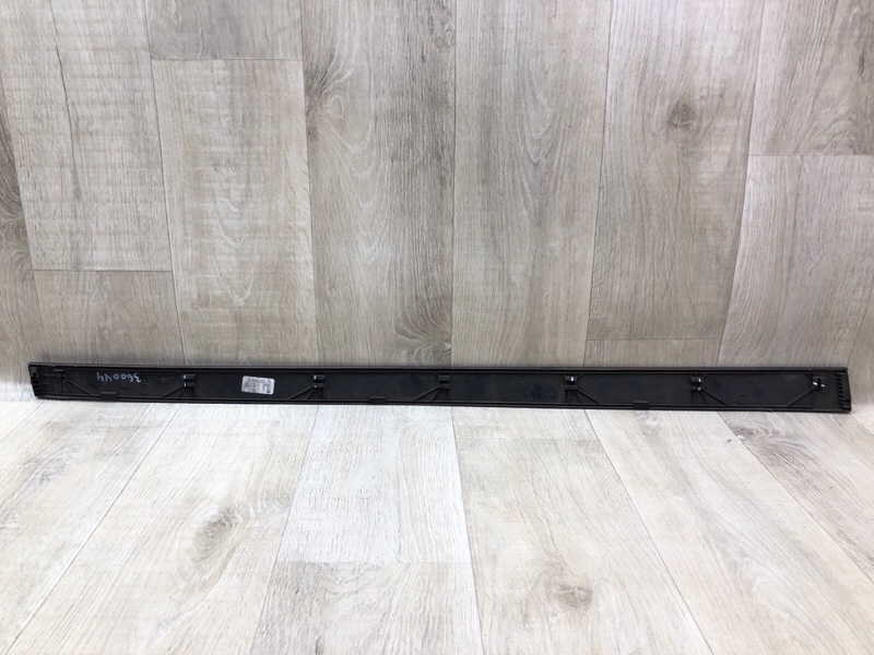 Накладка двери передняя правая TUCSON TL 15-20 2015 G4FJ 1.6 Накладка двери передняя правая TUCSON TL 15-20 2015 G4FJ 1.6