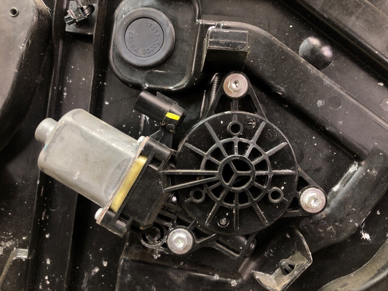 Стеклоподъемник задний правый HYUNDAI TUCSON TL 15-20 G4FJ 1.6 Стеклоподъемник задний правый HYUNDAI TUCSON TL 15-20 G4FJ 1.6