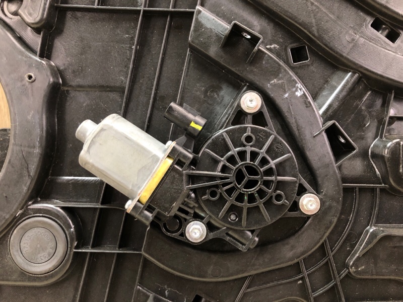 Стеклоподъемник передний правый HYUNDAI TUCSON TL 15-20 G4FJ 1.6 Стеклоподъемник передний правый HYUNDAI TUCSON TL 15-20 G4FJ 1.6