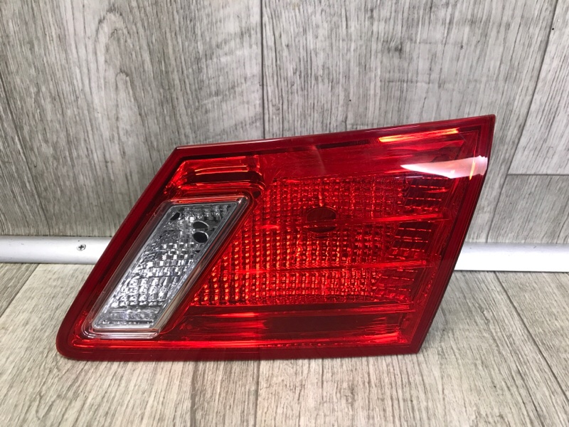 Запчасть фонарь внутренний правый LEXUS ES350 06-12 81581-33150 Б/У Фонарь внутренний правый LEXUS ES350 06-12 81581-33150 Б/У