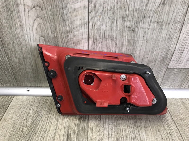 Фонарь внутренний правый LEXUS ES350 06-12 Фонарь внутренний правый LEXUS ES350 06-12