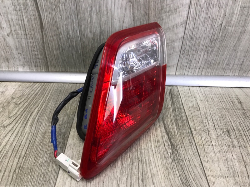 Фонарь внутренний правый CAMRY 40 06-11