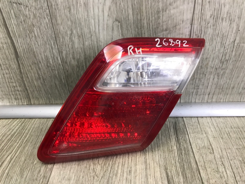 Фонарь внутренний правый TOYOTA CAMRY 40 06-11 81580-06120 Б/У