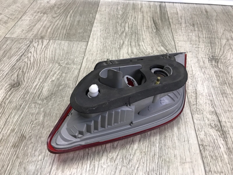 Фонарь внутренний правый CAMRY 40 06-11