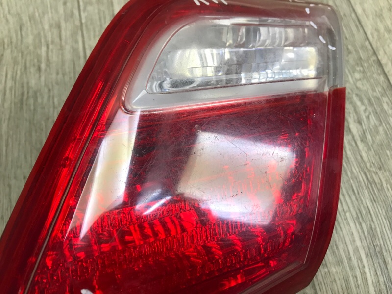 Фонарь внутренний правый CAMRY 40 06-11
