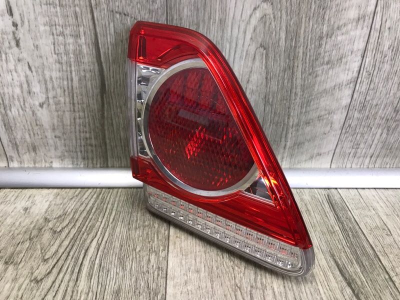 Фонарь внутренний левый TOYOTA COROLLA 150 06-13 Фонарь внутренний левый TOYOTA COROLLA 150 06-13