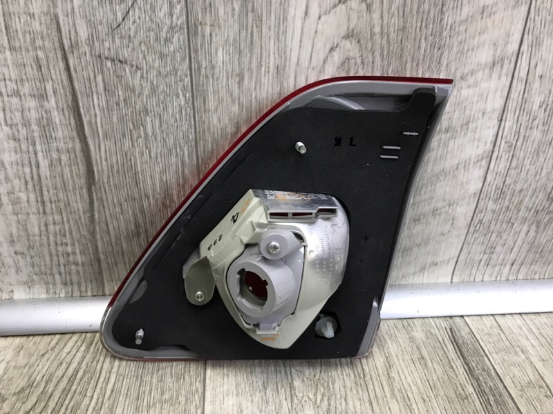 Фонарь внутренний левый COROLLA 150 06-13 Фонарь внутренний левый COROLLA 150 06-13