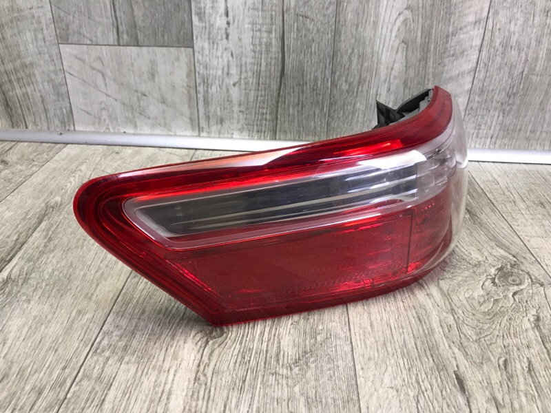 Фонарь наружный левый CAMRY 40 06-11