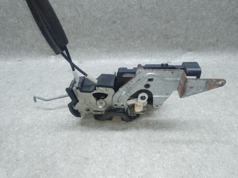 Замок двери задний левый H3 05-10 2006 L52 3.5 L Замок двери задний левый H3 05-10 2006 L52 3.5 L