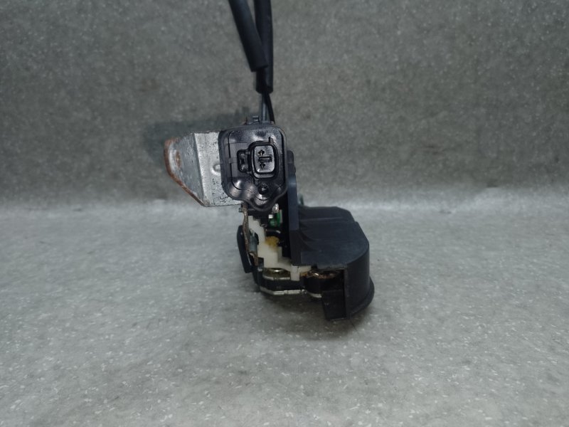 Замок двери задний левый H3 05-10 2006 L52 3.5 L Замок двери задний левый H3 05-10 2006 L52 3.5 L