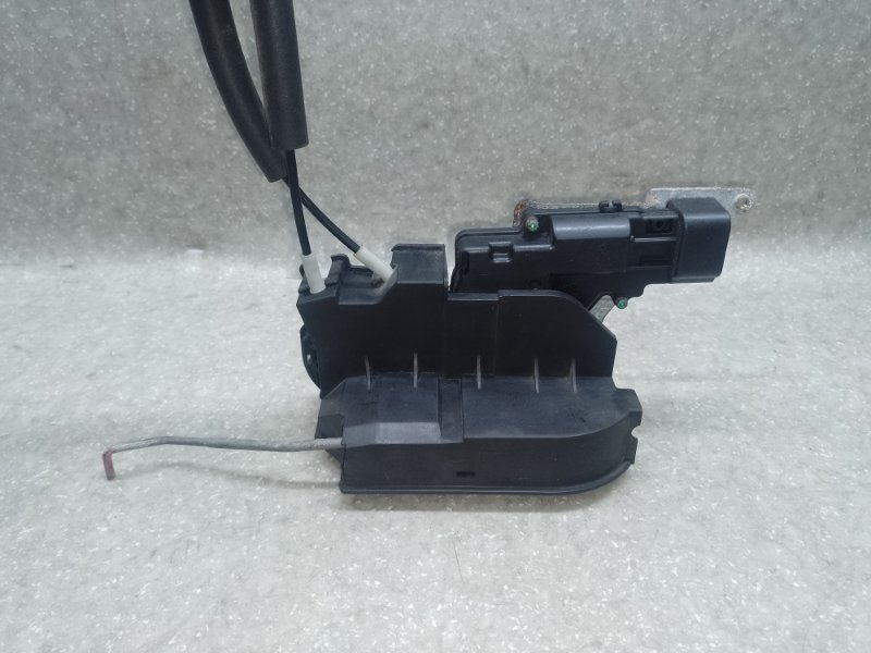 Замок двери задний правый HUMMER H3 05-10 L52 3.5 L Замок двери задний правый HUMMER H3 05-10 L52 3.5 L