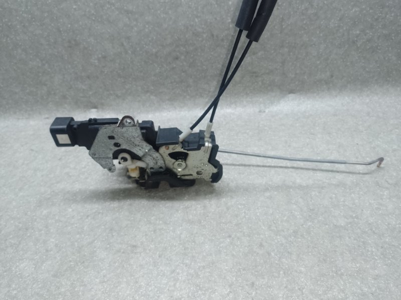 Замок двери передний правый H3 05-10 2006 L52 3.5 L Замок двери передний правый H3 05-10 2006 L52 3.5 L