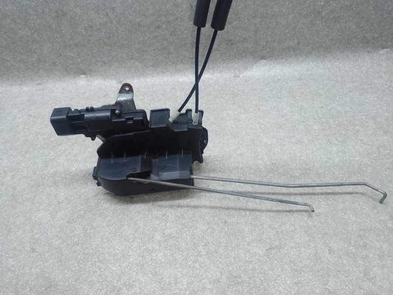 Замок двери передний левый HUMMER H3 05-10 L52 3.5 L Замок двери передний левый HUMMER H3 05-10 L52 3.5 L