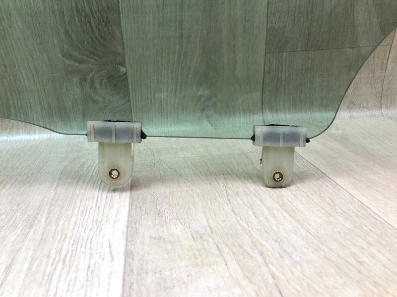 Стекло двери переднее левое KIA RIO FB 17- 1.6 G4FM Стекло двери переднее левое KIA RIO FB 17- 1.6 G4FM