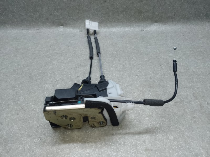 Замок двери передний левый HYUNDAI ELANTRA MD 10-15 2015 1.8 G4NB 81310-3X030 Б/У