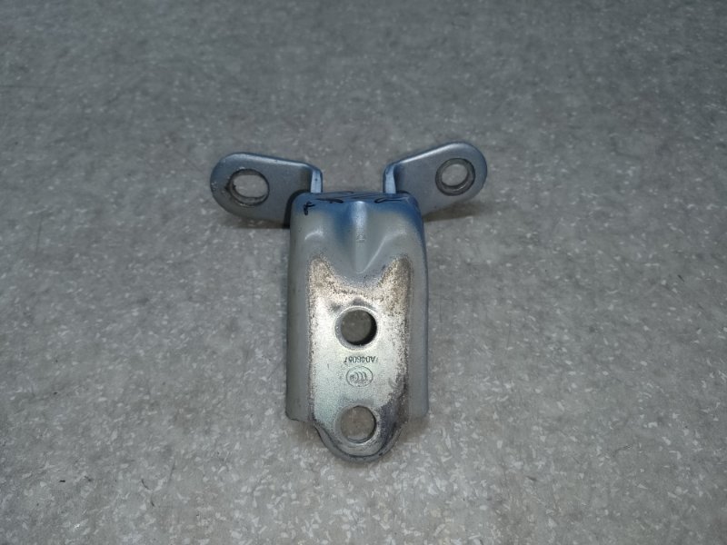 Петля двери верхняя передняя левая ELANTRA MD 10-15 Петля двери верхняя передняя левая ELANTRA MD 10-15