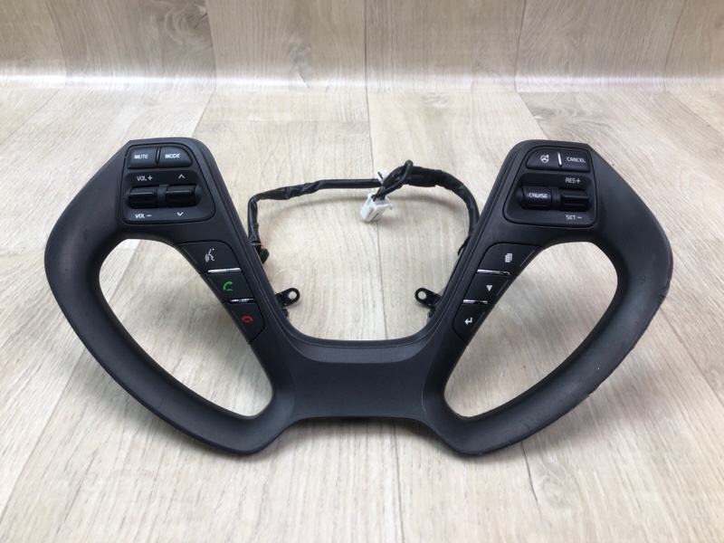 Кнопки на руль KIA FORTE YD 12- 2013 2.0 G4NC 96710A7200K3S Б/У