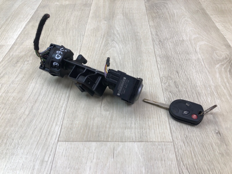 Запчасть замок зажигания FORD ESCAPE 12-19 2018 T15HDTX BV6Z-3511-E Б/У Замок зажигания FORD ESCAPE 12-19 2018 T15HDTX BV6Z-3511-E Б/У