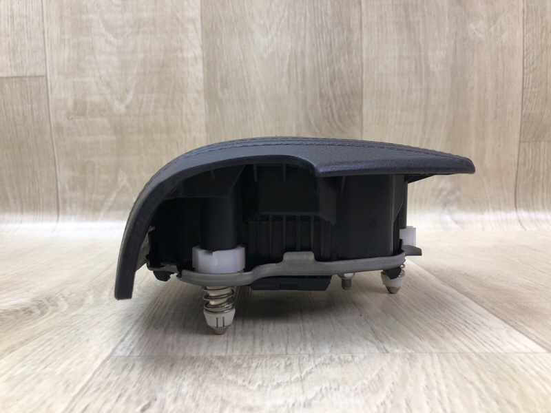 Подушка безопасности в руль SIENNA 11-16 2014 3.5 2GR-FE Подушка безопасности в руль SIENNA 11-16 2014 3.5 2GR-FE